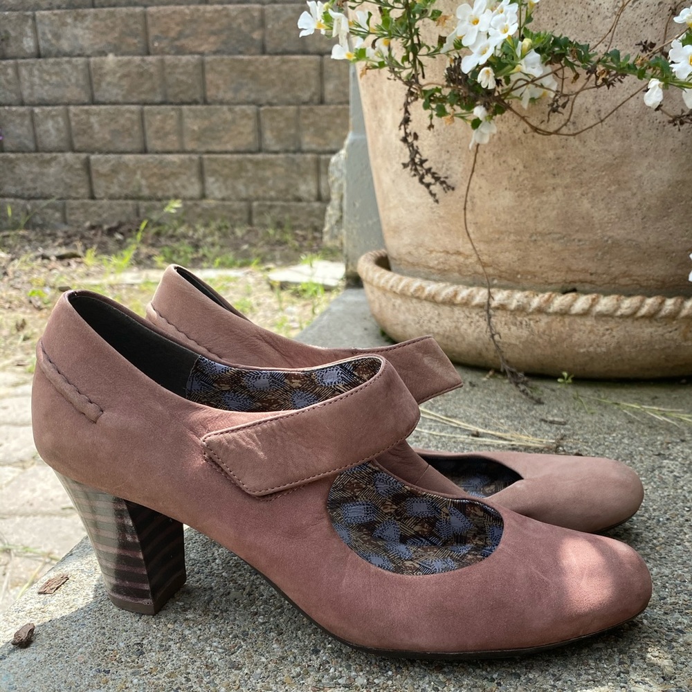 Camper dusty pink Mary Jane heels